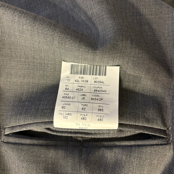 42L Slim fit grey suit by Joseph Abboud - Picture 16 of 16